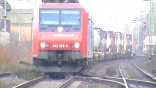 RE482 der SBB Cargo in Doppeltraktion mit Intermodalzug nach Koblenz beim Bahnhof Rheinbrohl [upl. by Jacquet]