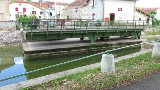 Pont tournant à Selles HauteSaône [upl. by Felt]