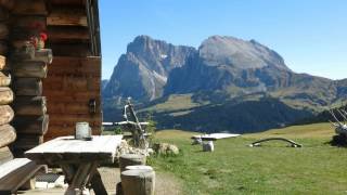 Wandern Südtirol auf der Seiseralm zur Edelweißhütte [upl. by Akissej]