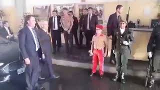 Aluno do Colégio Militar tocando corneta e recepcionando o Presidente Bolsonaro [upl. by Einnol463]