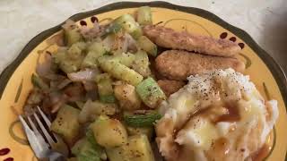 Vegan chicken mashed potatoes gravy amp veggie dinner Our Life plantbased comfortfood ourlife [upl. by Mellie]