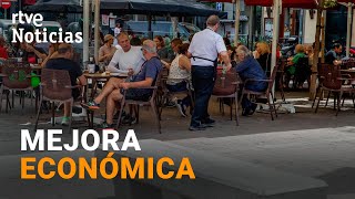 OCDE AUMENTAN las PREVISIONES de CRECIMIENTO de la ECONOMÍA española  RTVE Noticias [upl. by Kinnon]