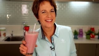 Cómo preparar un batido Herbalife® de fresas y menta  Consejos Herbalife [upl. by Amej551]