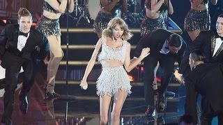 Taylor Swift Shake It Offquot Performance at MTV VMA 2014 was Wow  MTV Video Music Awards 2014 [upl. by Inafit]