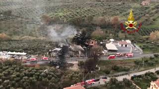 Incendio con esplosione stazione servizio rifornimento Salaria per Roma Sorvolo aereo [upl. by Eirrotal]