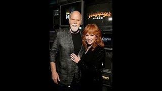 Rex Linn Sneaks Quick Kisses with Girlfriend Reba McEntire on Set [upl. by Nedlog30]