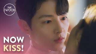 Jeon Yeobeen answers Song Joongki’s quotproposalquot with a kiss  Vincenzo Ep 14 ENG SUB [upl. by Dazhahs133]