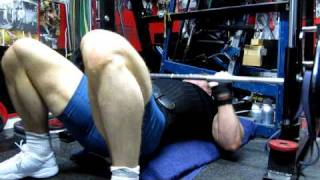 Michael Gundill Bench press at the smith machine with elastic bands [upl. by Tansey633]