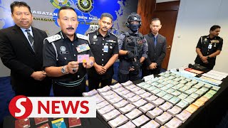 Immigration Department raids ewaste recycling factory discovers over half a million ringgit in cash [upl. by Aihseym]