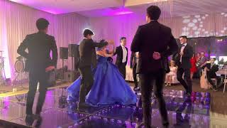 TIEMPOS DE VALS COREOGRAFÍA 3 HERMOSO VESTIDO de casavotre Chambelanes y Quinceańera VIP chayanne [upl. by Kneeland]