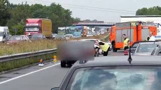 Autobahn1 Problematische Einsatzfahrt der Feuerwehr  Rettungsgasse  autobahnnothelfer 180810 [upl. by Ernestus]