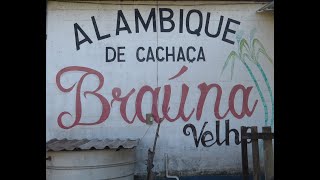 FABRICAÇÃO DA CACHAÇA BRAÚNA EM QUATIS RJ  Max e os Caçadores de Lendas [upl. by Eirellav]