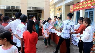 200 Phần Quà Tết Ủng Hộ Bà Con Nghèo Ở Xã Bình Thạnh  Thôn Nữ Miền Tây Tập 20 [upl. by Enid]