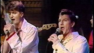 Chocolate Cake  Crowded House on Late Night with David Letterman 1991 [upl. by Pieter]