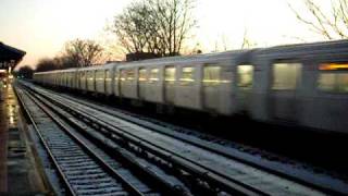 R160B Q train bypassing Neck Road [upl. by Reinke]