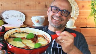 PARMIGIANA DI MELANZANE FURBA SENZA FRIGGERE E SENZA FORNO non chiamatela parmigiana di melanzane [upl. by Rawdin]