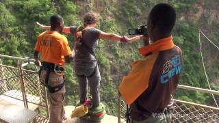 Смертельный дубль тарзанка у водопада Виктория Bangeejump Victoria Falls [upl. by Anina]