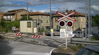 Spoorwegovergang Ponte Felcino I  Railroad crossing  Passaggio a livello [upl. by Kacey]