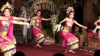 Gabor Dance Performance at Ubud Royal Palace [upl. by Notsirhc]