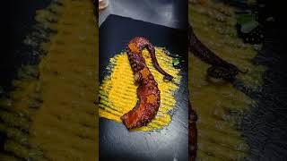 Pulpo adobado con remolacha y al horno con salsa tailandesa cocina food pulpo receta streetfood [upl. by Ruy]