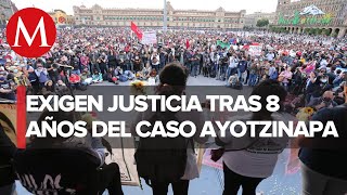 Manifestantes por Ayotzinapa se concentran en el Zócalo de CdMx [upl. by Brana787]