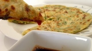 Recette de la galette au ciboule  Cong You Bing [upl. by Orvil]