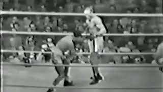 Ezzard Charles vs Jersey Joe Walcott 1  Highlights [upl. by Ainala]