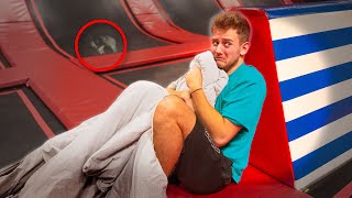 ALLEEN OVERNACHTEN IN TRAMPOLINE PARK eng [upl. by Malley]