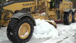 Volvo G946 väghyvel och Mählers sidovinge i Lycksele [upl. by Annawat]