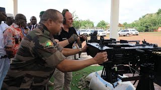 Présentation des matériels militaires de la société turque à Bamako [upl. by Kennet611]