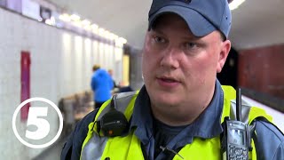 Tunnelbanan  Ordningsvakt blir nerslagen av ungdomsgäng [upl. by Notneb952]