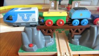 Train en bois Brio  Wooden train Brio  garage amp tunnel [upl. by Phene547]