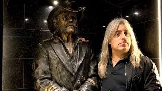 Motörhead Drummer Mikkey Dee Visit Lemmy Kilmister Statue At The Rainbow Bar [upl. by Town]