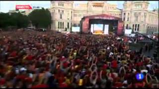 David Bisbal y Cali amp Dandy no hay 2 sin 3 en directo en la cibeles eurocopa 2012 [upl. by Deland233]