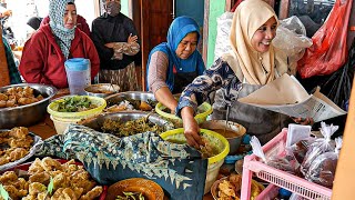 GAK PAKAI NASI CUMA PECEL SAMA KRUPUK TAPI YANG BELI RAME BANGET  Kerupuk Pecel Bu Penik [upl. by Rachel]