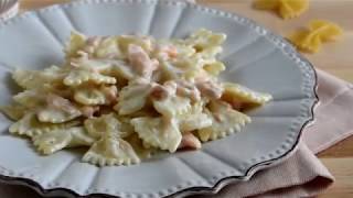 Farfalle al salmone affumicato  Pasta al salmone cremosa  ricetta facile e veloce [upl. by Enairda93]