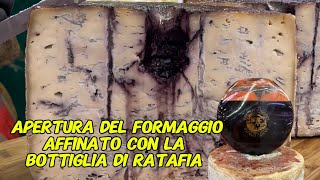 Il formaggio affinato con la bottiglia di Ratafia Abruzzese [upl. by Htiekal]