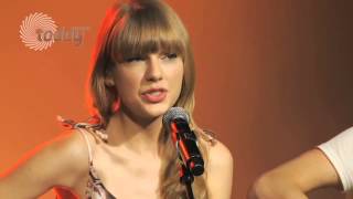 Taylor Swift I Knew You Were Trouble Live Acoustic [upl. by Valentina610]