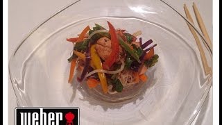 Wok de pollo marinado y vegetales en la barbacoa Weber [upl. by Azila]