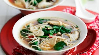 Recette  Soupe chinoise aux nouilles et poulet [upl. by Aronel]