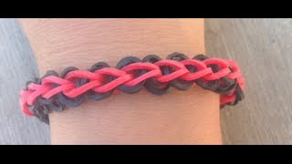 Loom armband maken met kinderen met kleine cirkels in het midden op een Loom bord met een haakpen [upl. by Nitsrek332]