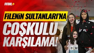 Filenin Sultanlarına coşkulu karşılama [upl. by Aihgn]