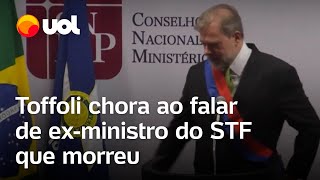 Toffoli chora ao falar de José Paulo Pertence exministro do STF que morreu vídeo mostra reação [upl. by Jeromy857]