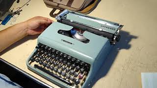 maquina de escribir antigua OLIVETTI LETTERA 22 año 1956 [upl. by Vachil]