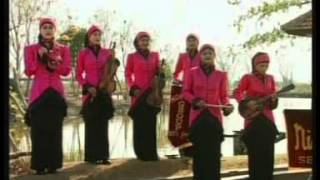 Nida Ria  Nabi Muhammad Teladan Bagi Manusia Official Music Video [upl. by Gonzales]