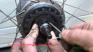 Zahnkranz bei einer 8Gang Nabenschaltung wechseln  Change the sprocket on a Nexus 8 gear hub [upl. by Atinad]