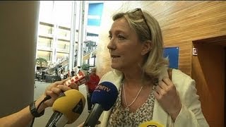 Marine Le Pen quotcest une médaille que jaccroche à ma vestequot  207 [upl. by Neenaj]