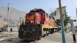 Ferrocarril Central Andino locomotora GE C398P quot1026quot cruzando por Ricardo Palma [upl. by Adlesirk]