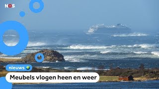 Cruiseschip in moeilijkheden door zware storm [upl. by Einreb46]