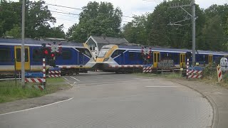 Spoorwegovergang Amersfoort  Dutch railroad crossing [upl. by Argyres]